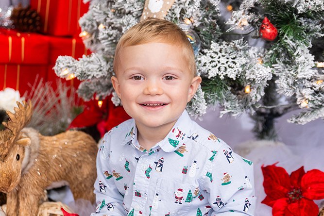 Professional Family Photos_Holiday Session_Christmas Cards_Chelsea V Photography_Studio Sessions-0770