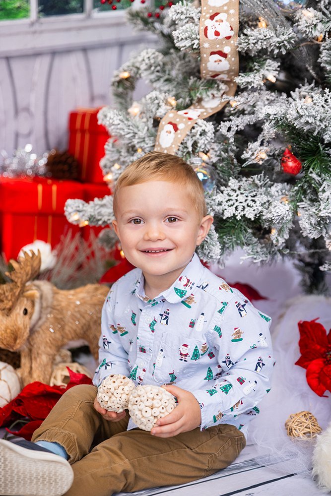 Professional Family Photos_Holiday Session_Christmas Cards_Chelsea V Photography_Studio Sessions-0773
