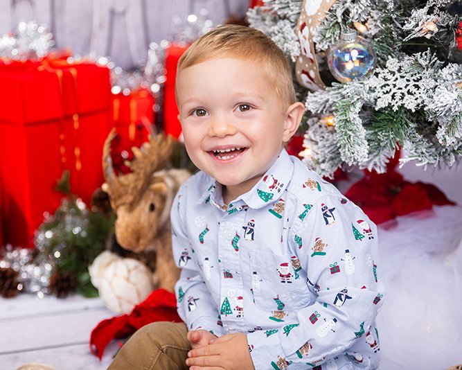 Professional Family Photos_Holiday Session_Christmas Cards_Chelsea V Photography_Studio Sessions-0782_8x10